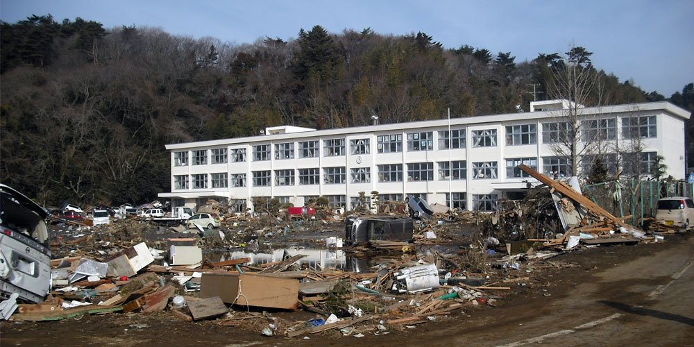 震災直後の旧野蒜小学校外観